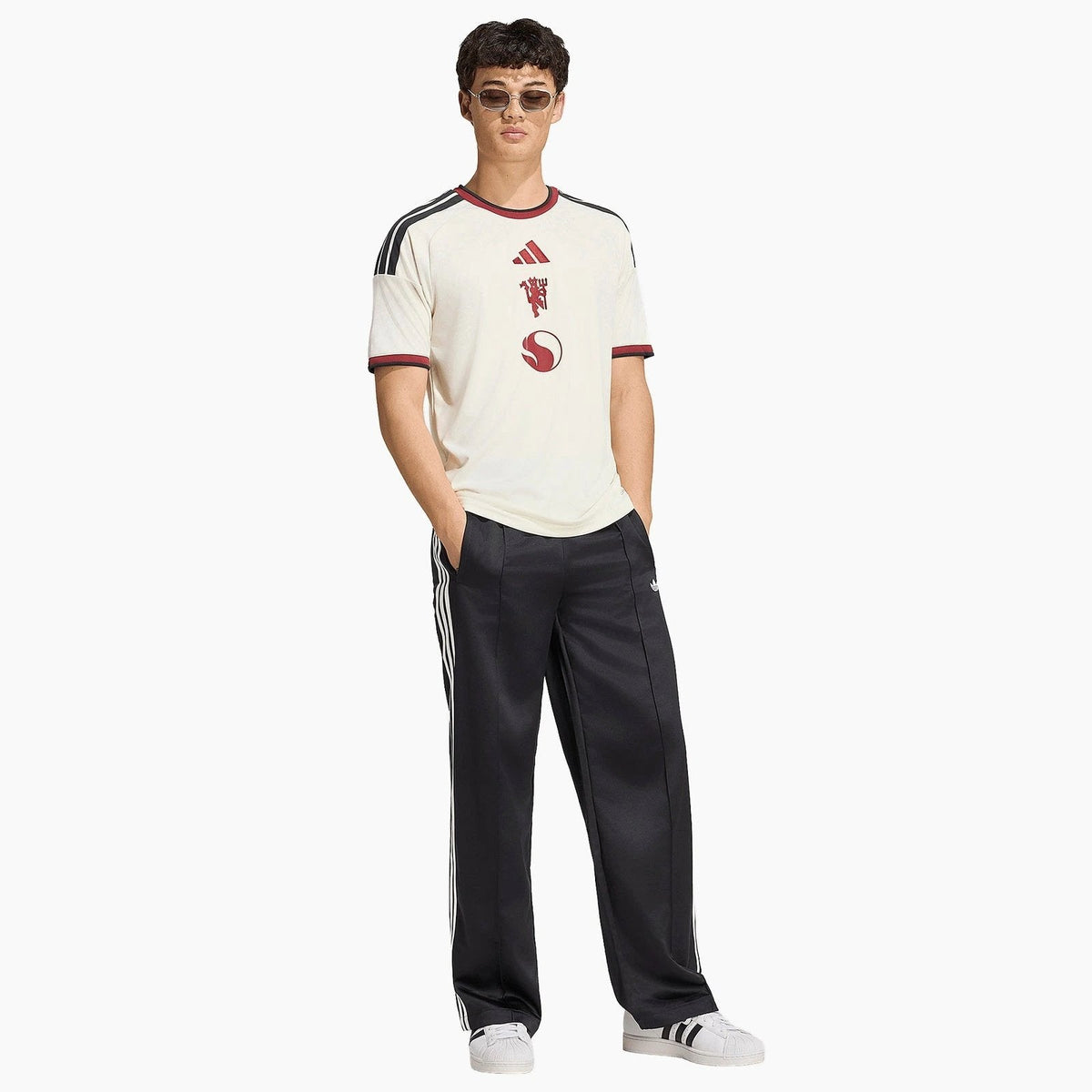 Manchester United 2026/27 Third Jersey — worn and detail view 3