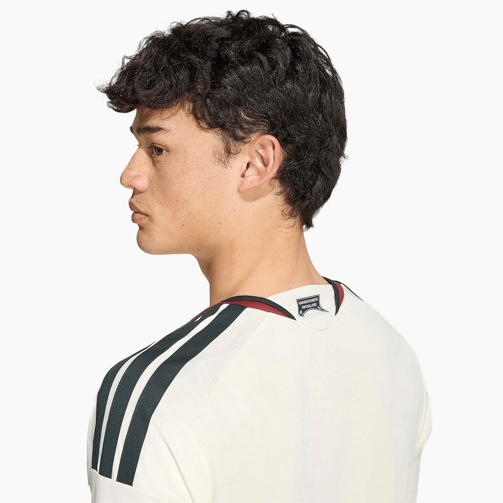 Manchester United 2026/27 Third Jersey — worn and detail view 6