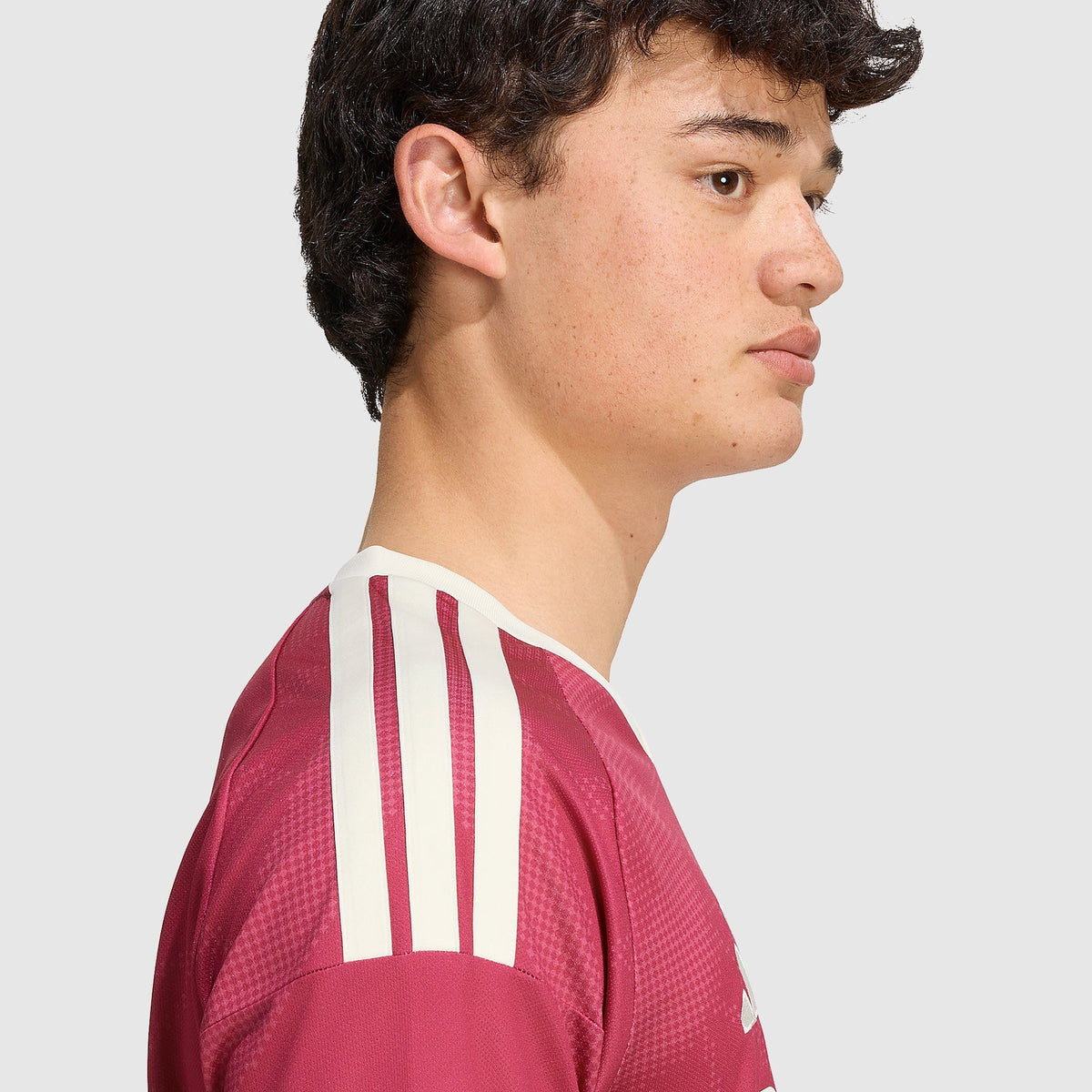 Real madrid 202026/27 third long-sleeve jersey - front on model