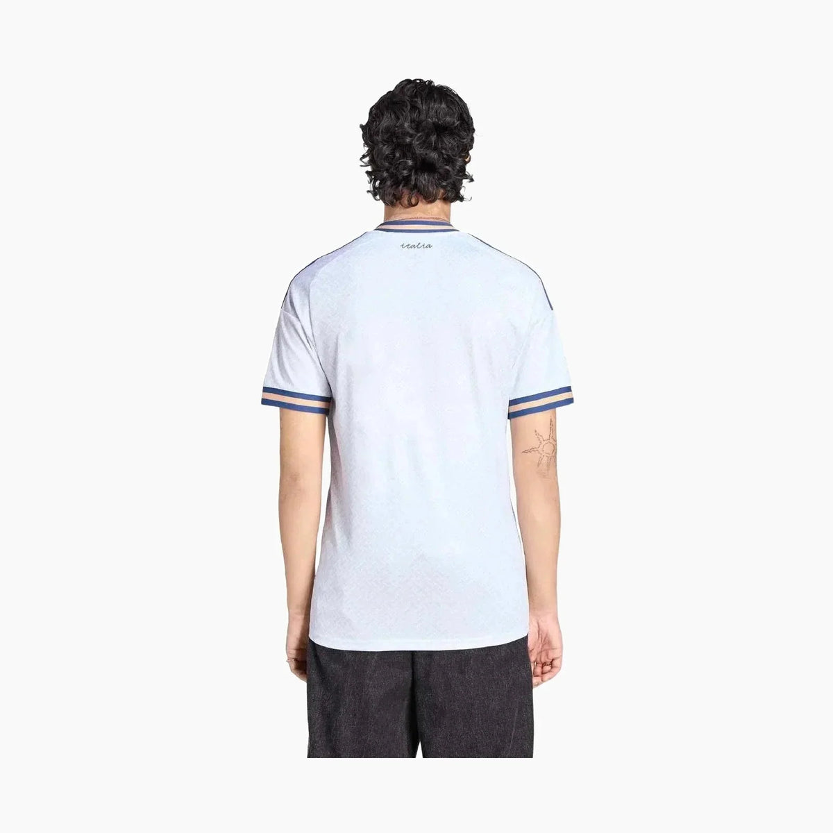 Italy 2026 Away Jersey - product detail and fit view 1