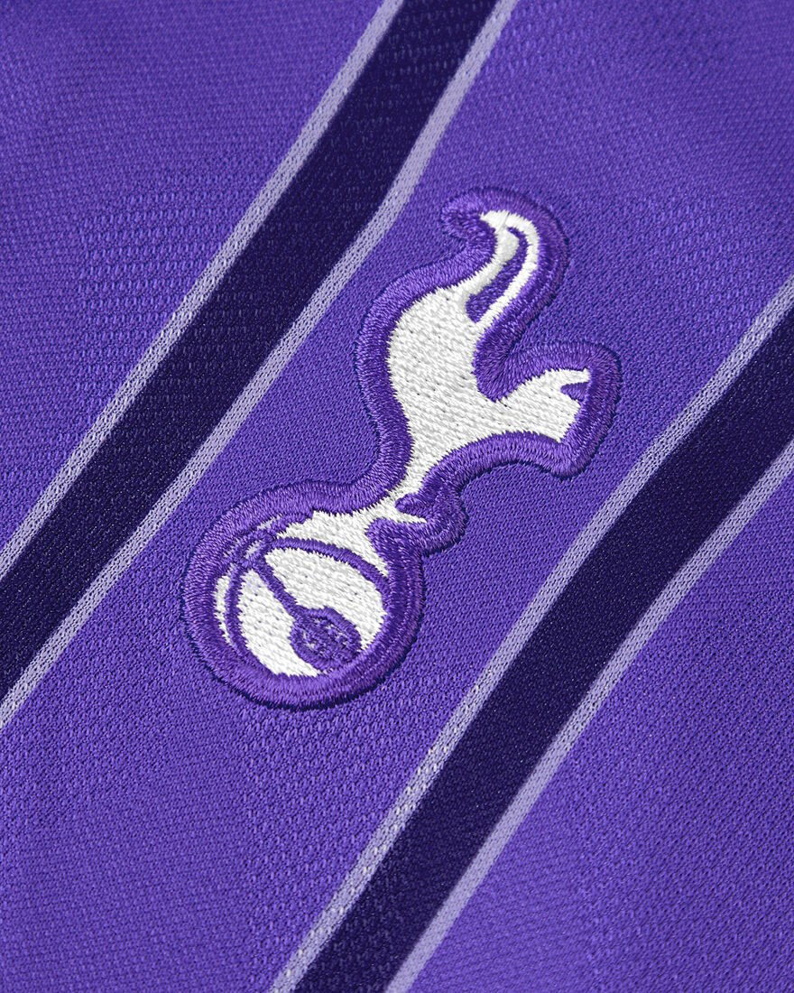 Tottenham Hotspur 2026/27 Third Kids Kit - club crest and fabric detail