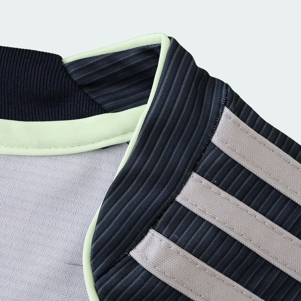 Real Madrid 25/26 Away Jersey — collar detail