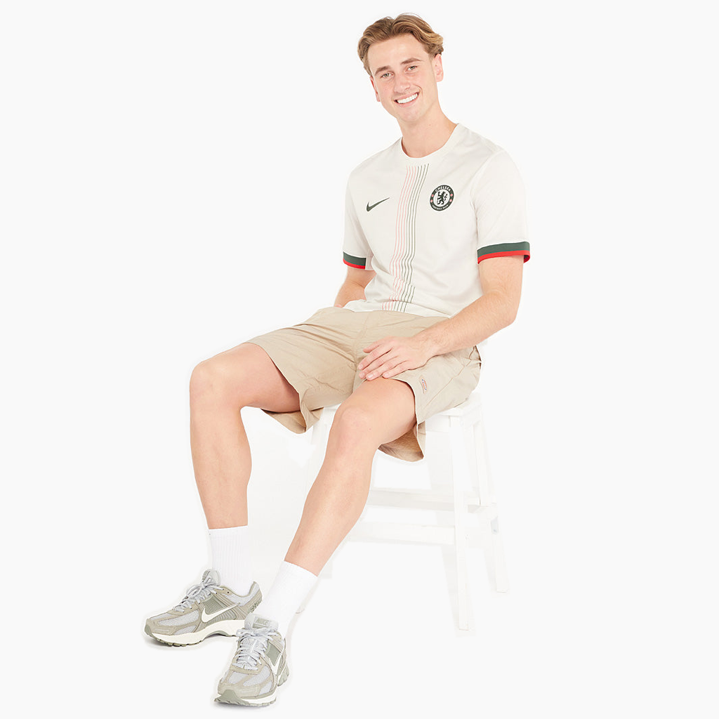 Chelsea 2025/26 Away soccer jersey - three-quarter seated view