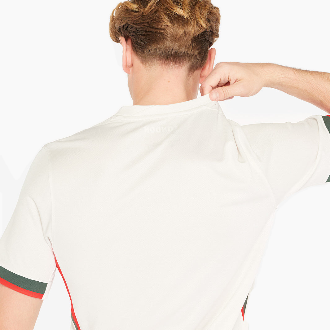 Chelsea 2025/26 Away soccer jersey - back neckline detail on model