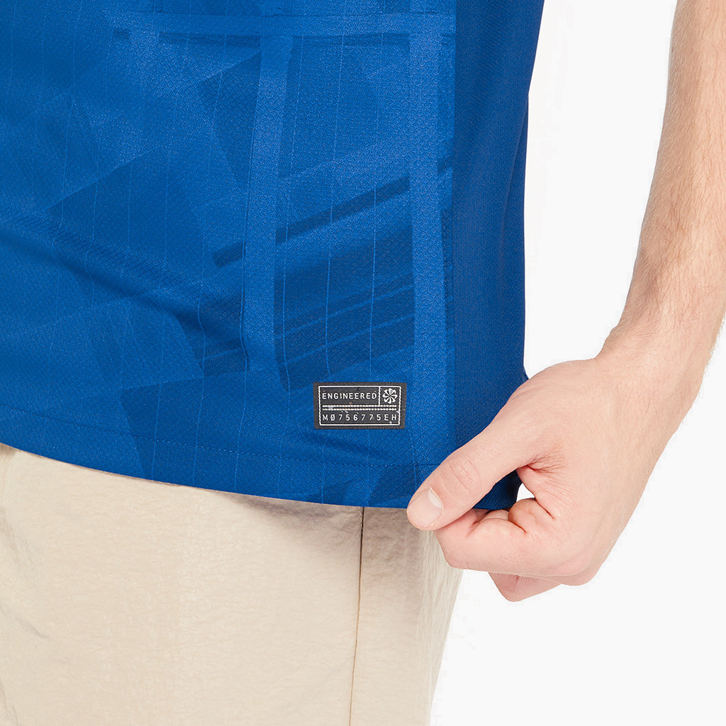 Chelsea 2025/26 Home soccer jersey - hem label detail on model