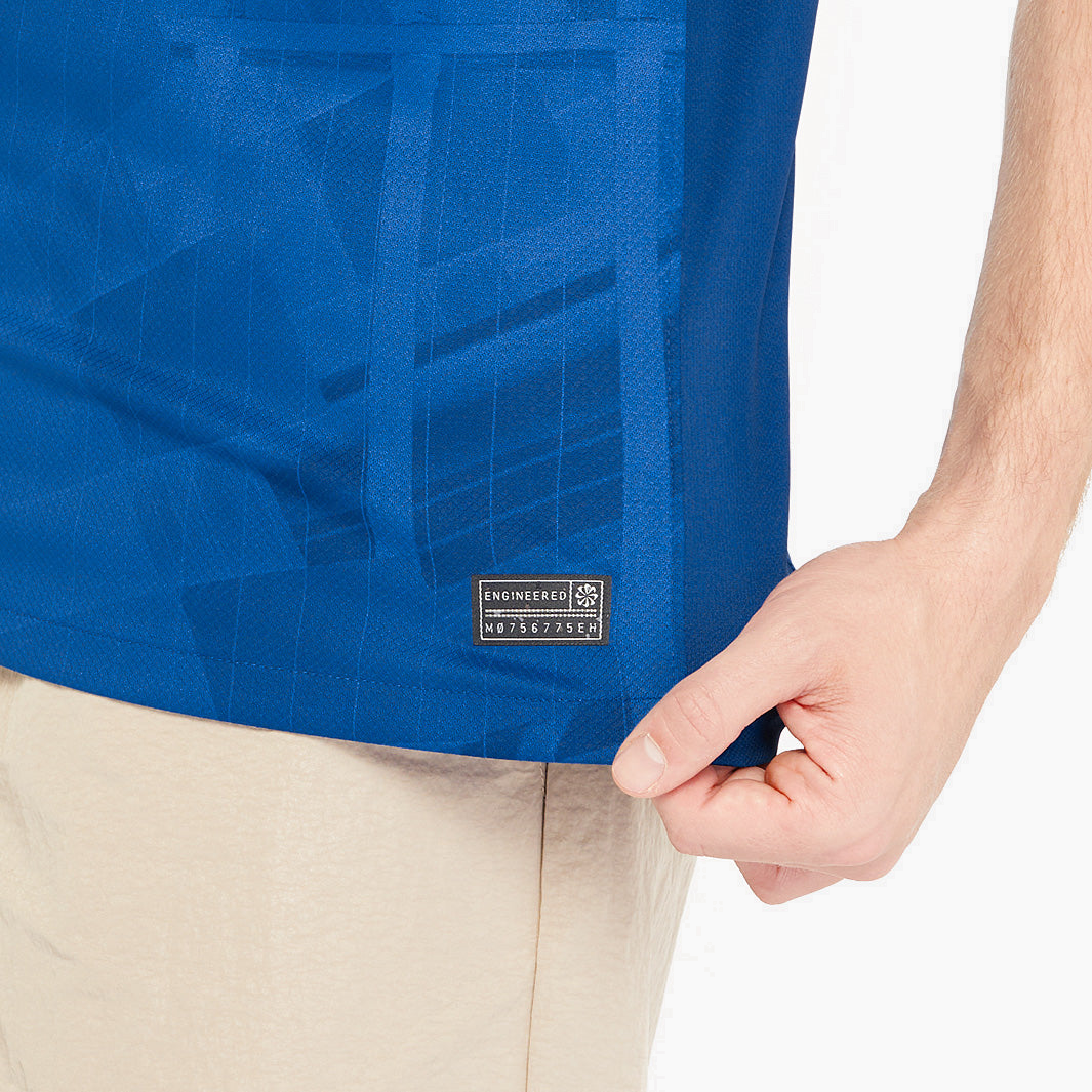 Chelsea 2025/26 Home soccer jersey - hem label detail on model