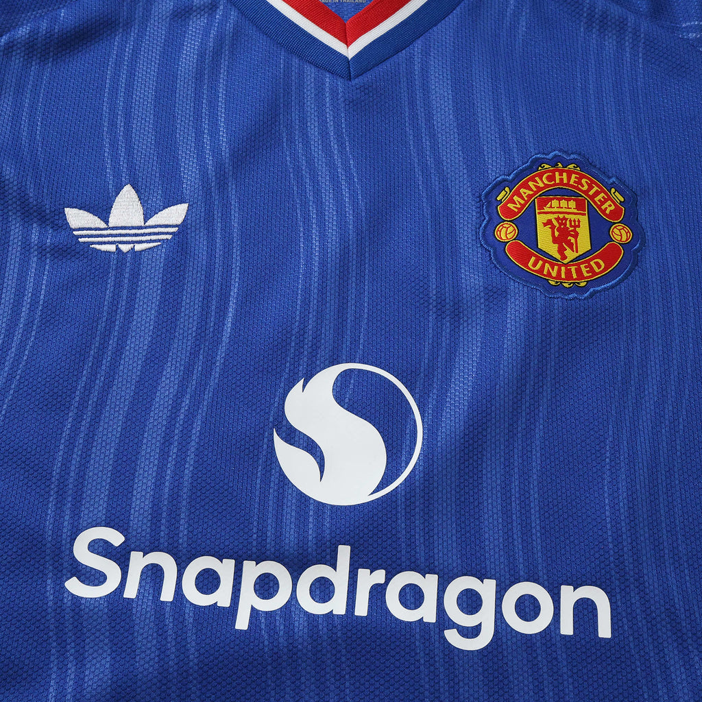 Manchester United 2026/27 Away Kids Kit — product view 5