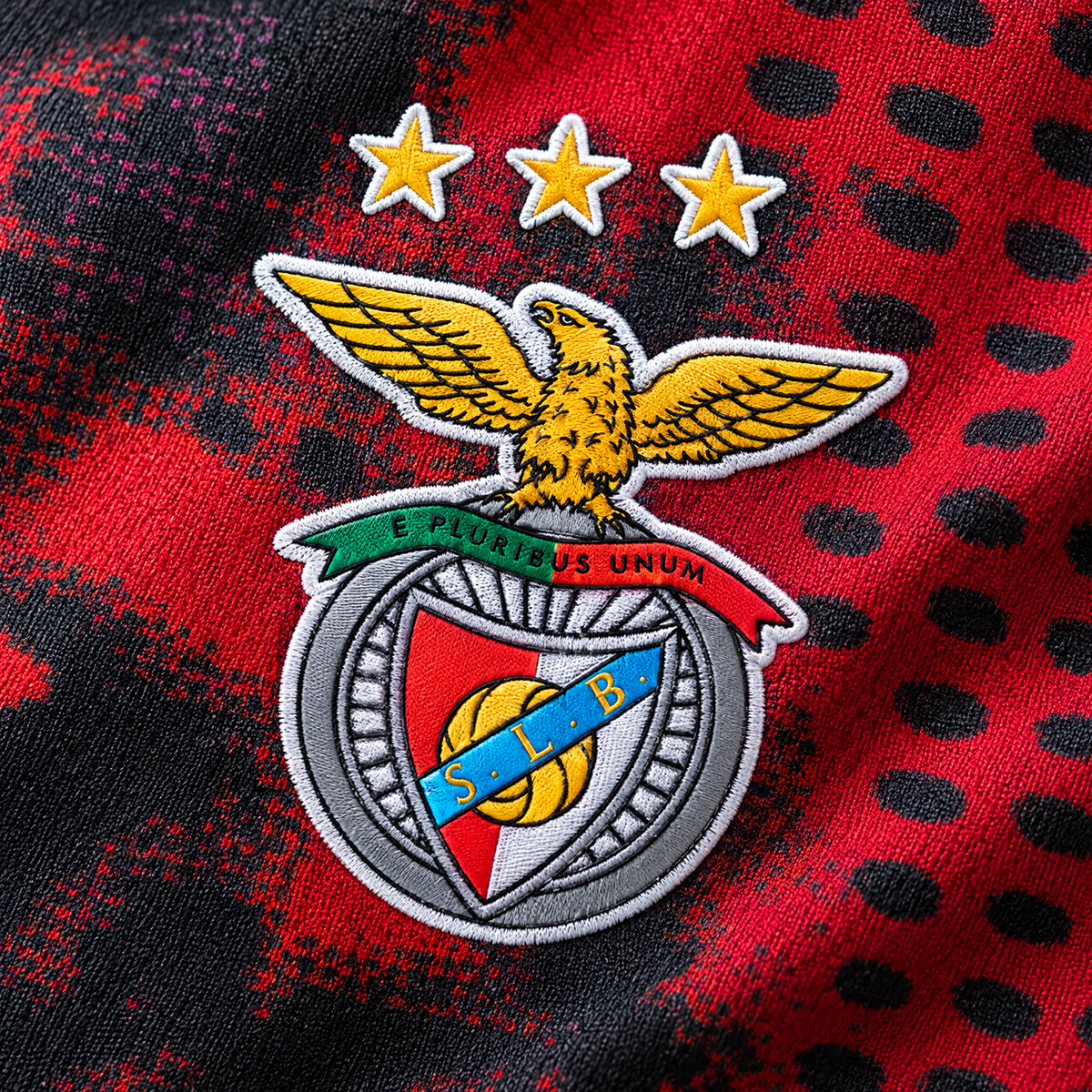 Benfica 2026/27 Third Kids Kit — crest detail