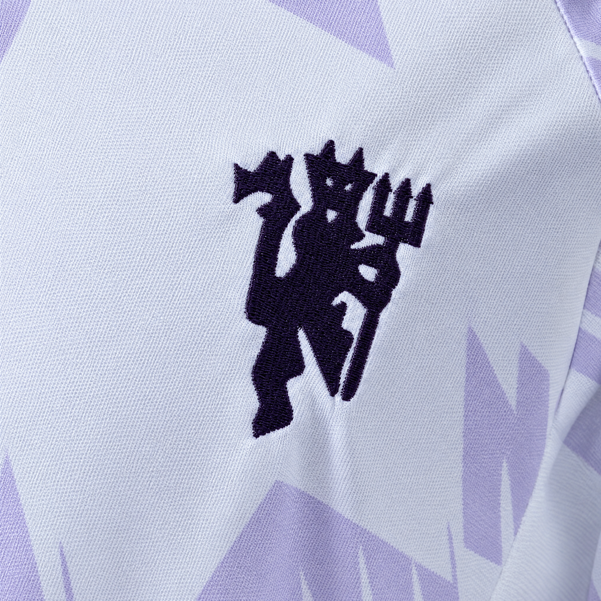 Manchester United 2025/26 Away Long Sleeve Jersey - fabric and crest detail