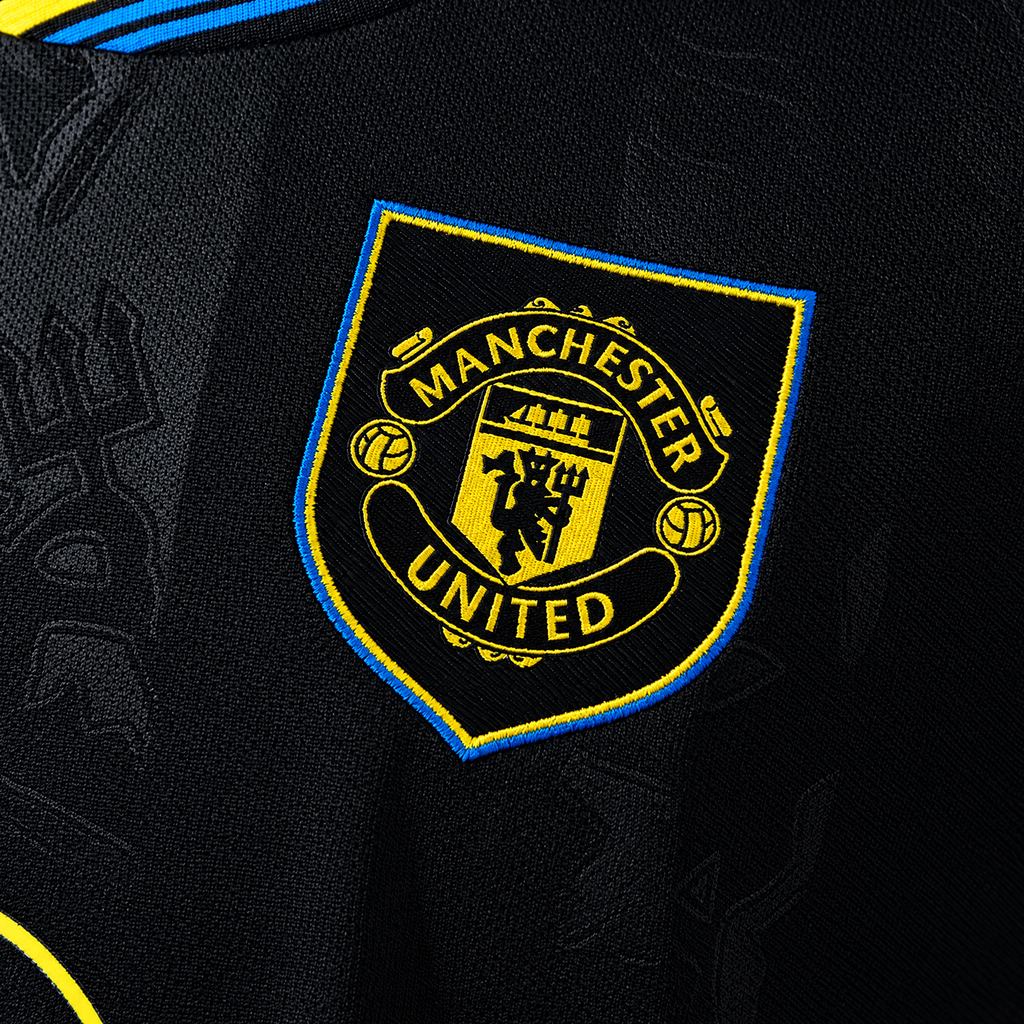 Manchester United 2025/26 Third Jersey - fabric and crest detail