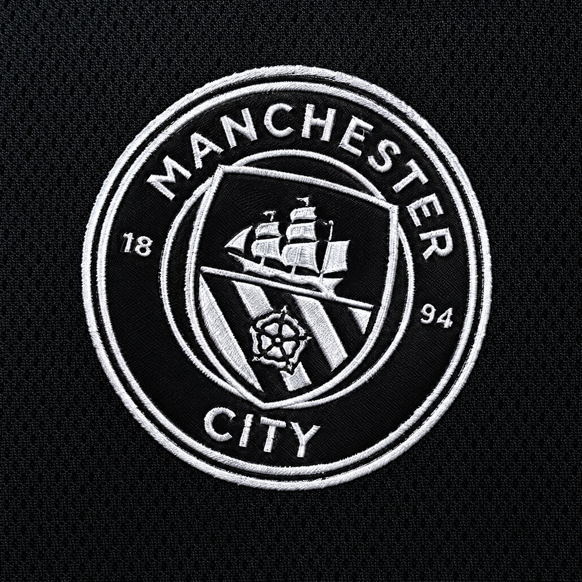 Manchester City 2025/26 Away Long Sleeve Jersey - fabric and crest detail