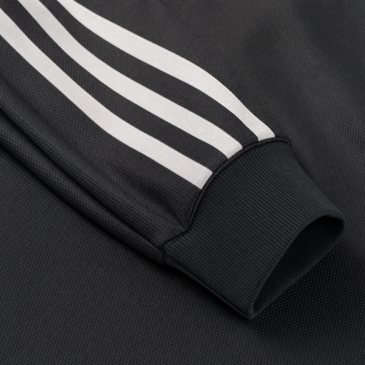 Club America 2026/27 away long sleeve jersey - cuff and sleeve stripe construction detail