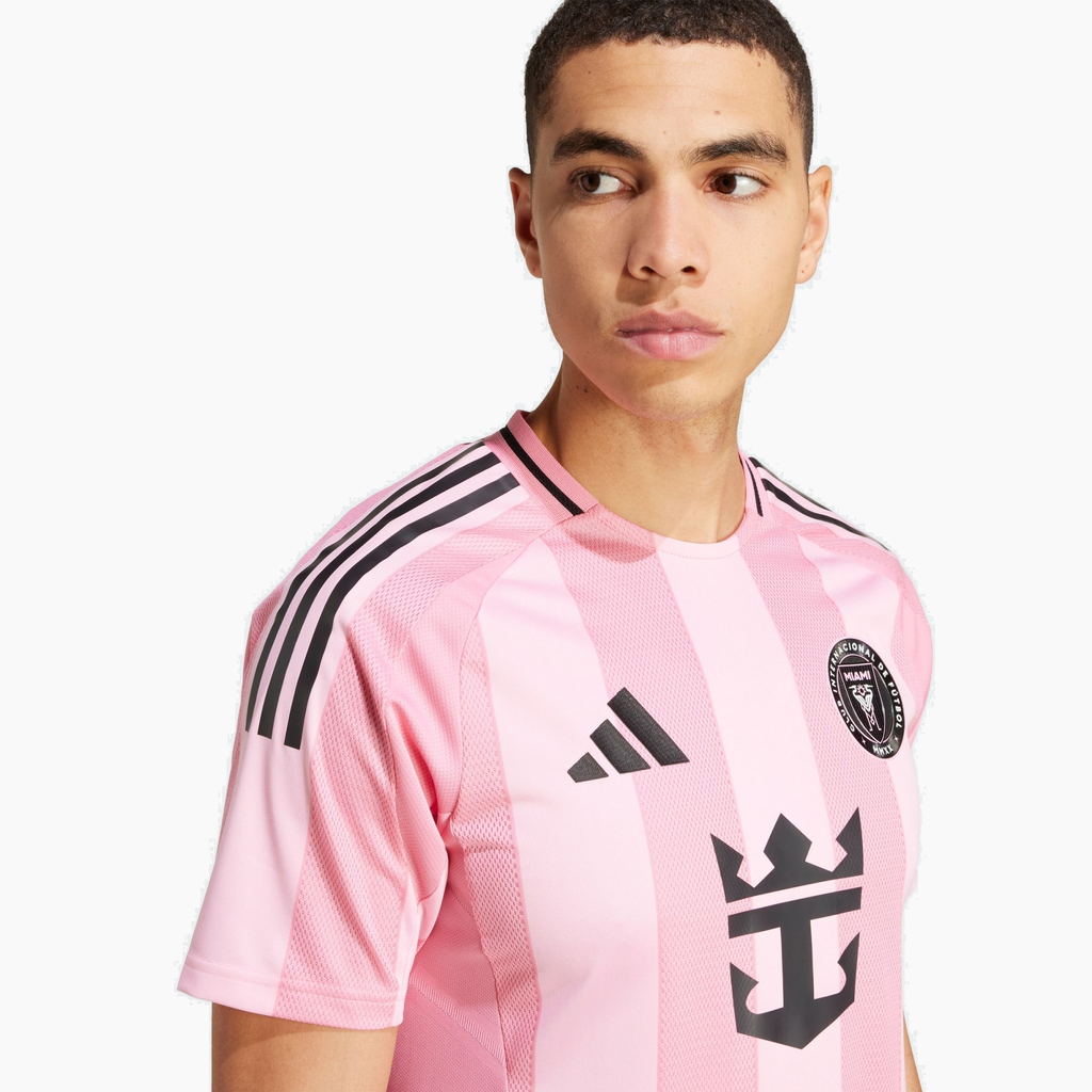 Inter Miami 2025 Euforia soccer jersey - collar and upper chest detail on model