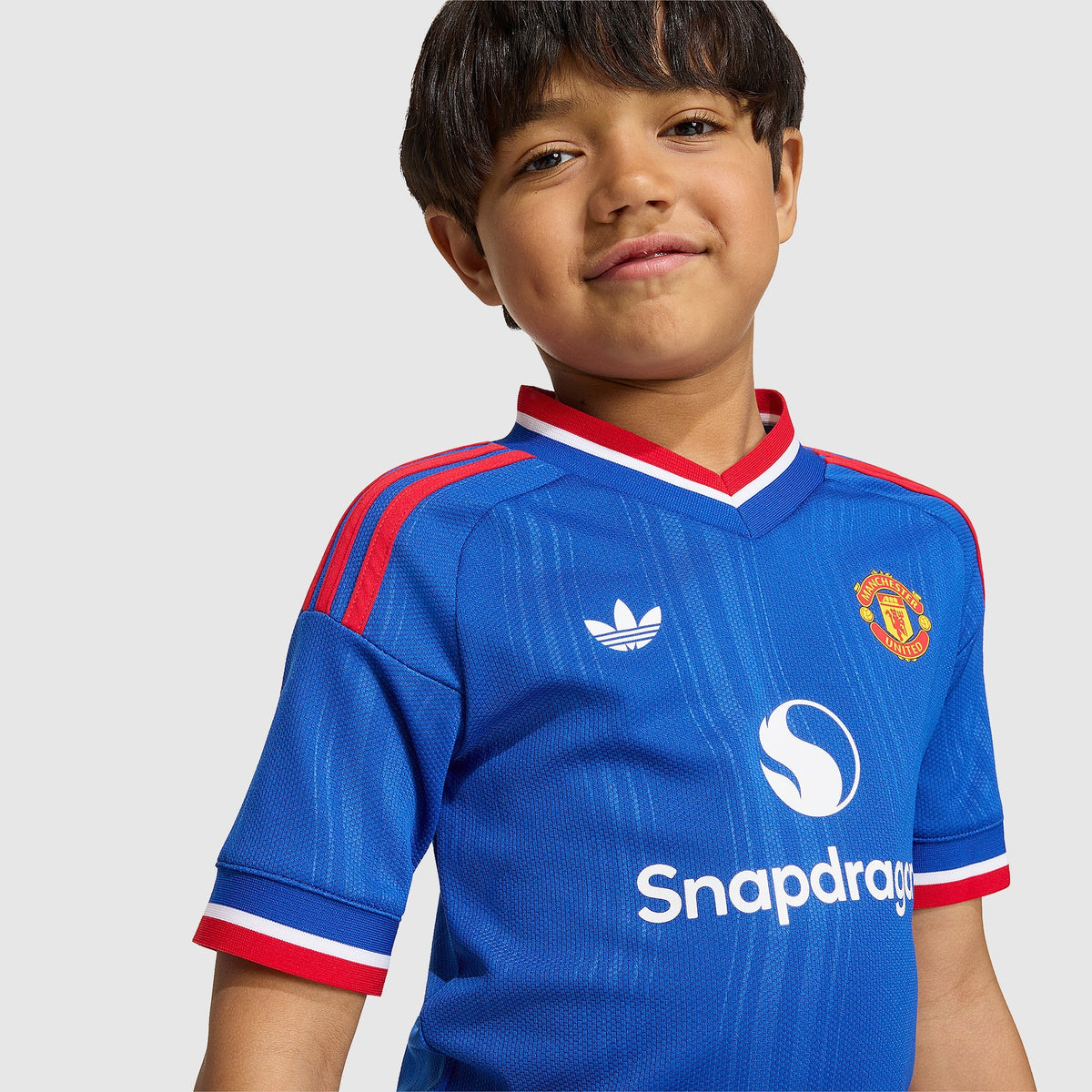 Manchester United 2026/27 Away Kids Kit — product view 2