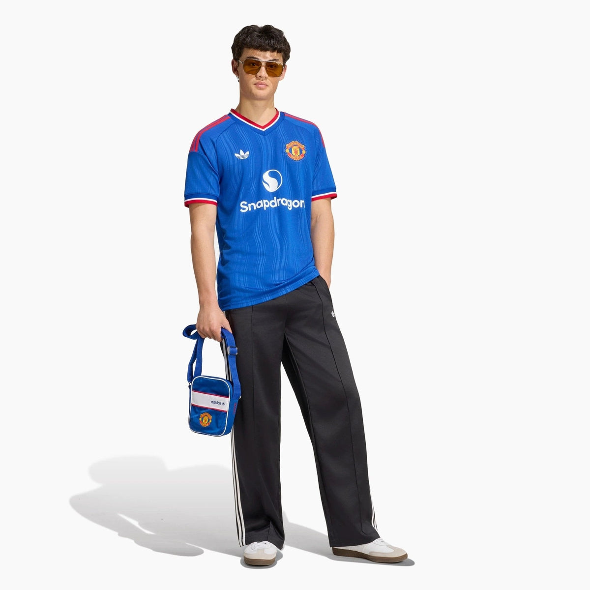 Manchester United 2026/27 Away Jersey — worn and detail view 5